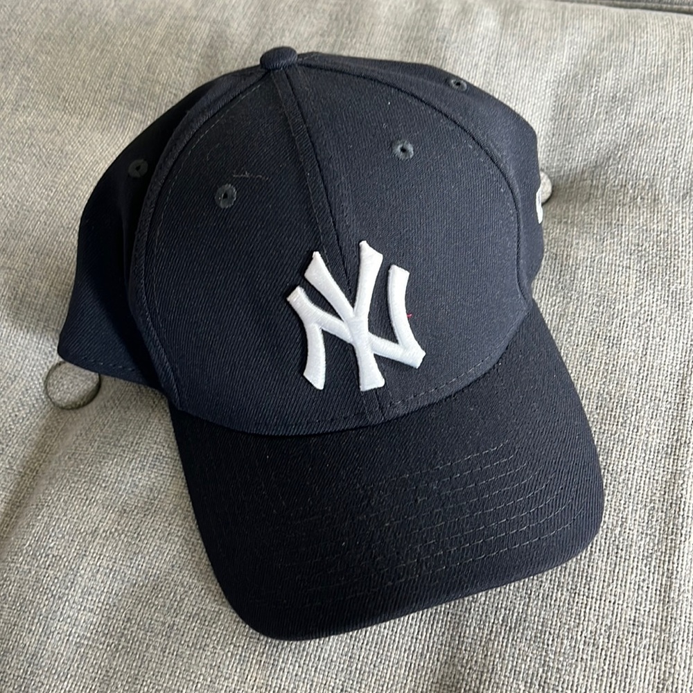 Yankees Navy New Era Hat, brand new, never worn